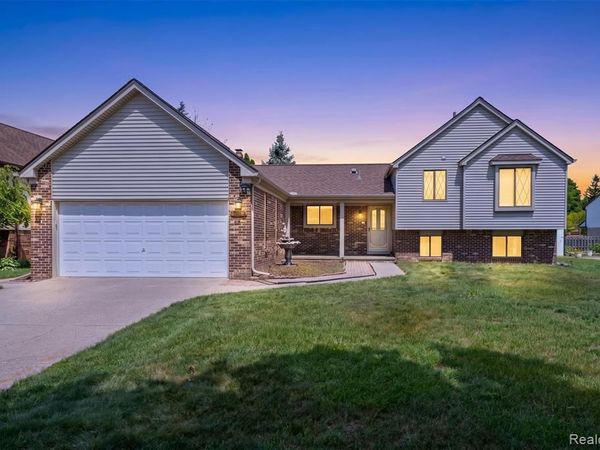 3703 Alderdale Drive, Sterling Heights, MI 48310