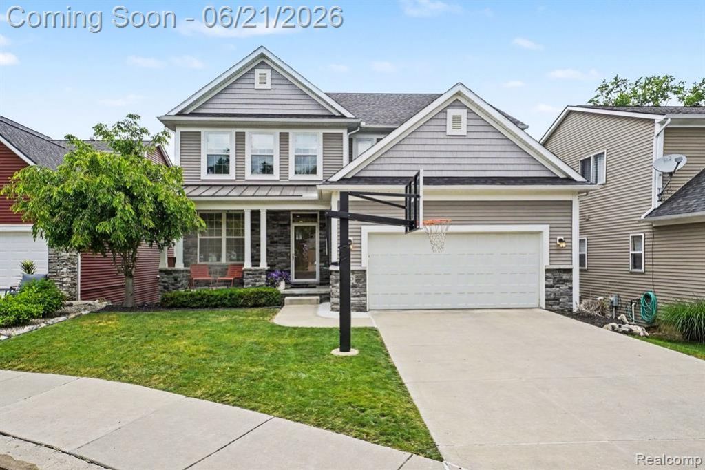 220 Turnberry Court, Milford Vlg, MI 48381 Main Photo