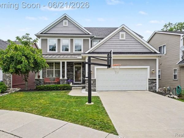 220 Turnberry Court, Milford Vlg, MI 48381
