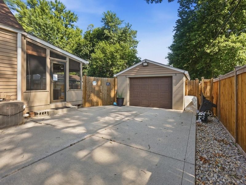 372 E Lincoln Avenue, Columbus, OH 43214 Photo 4