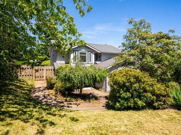2162 Stelly's Cross Rd , Central Saanich, BC V8M 1M3