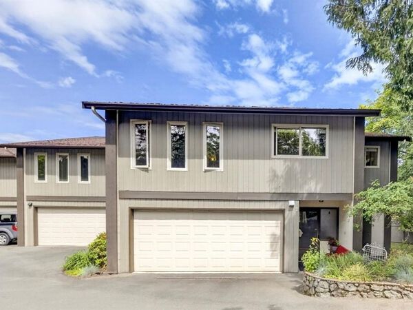 946 Selkirk Ave, Unit #1, Esquimalt, BC V9A 2V1