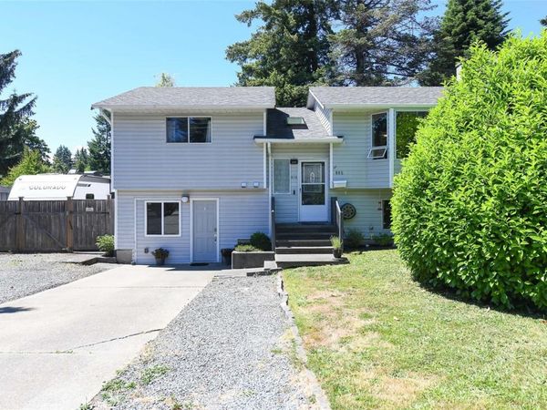 605 Pritchard Rd, Comox, BC V9M 3J1