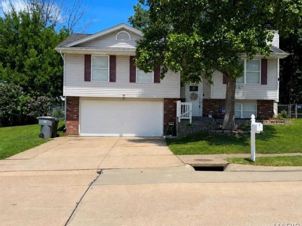33 Royal Oaks Drive, O'Fallon, MO 63366
