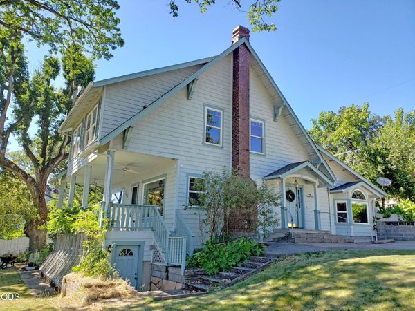127 4th Avenue, Gold Hill, OR 97525