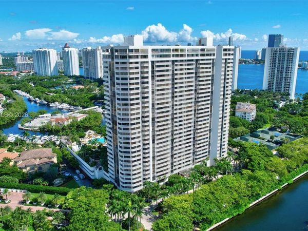 2000 Island Blvd , Unit 308, Aventura, FL 33160
