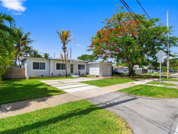 5790 SW 3rd St , Miami, FL 33144