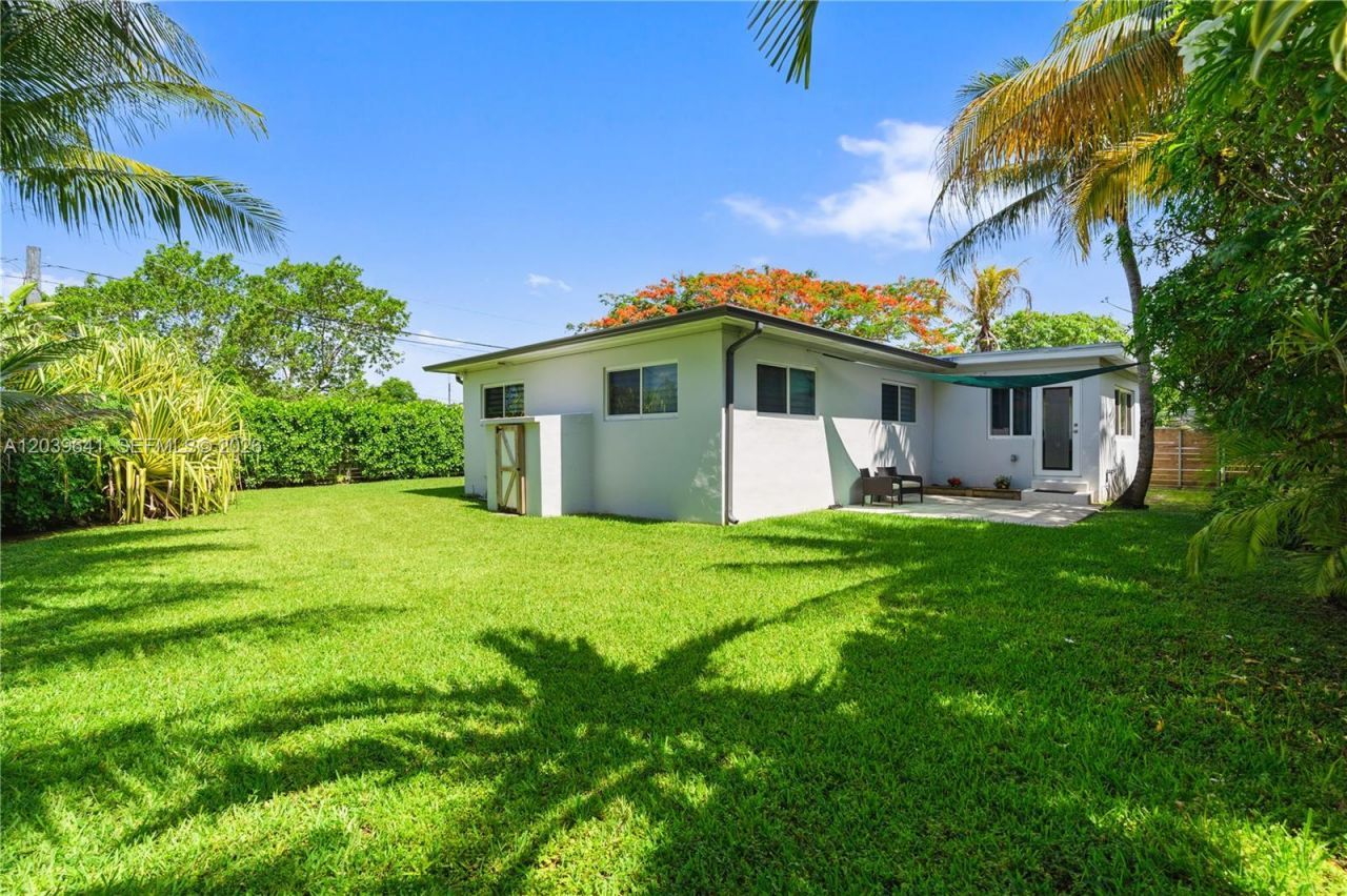 5790 SW 3rd St , Miami, FL 33144 Photo