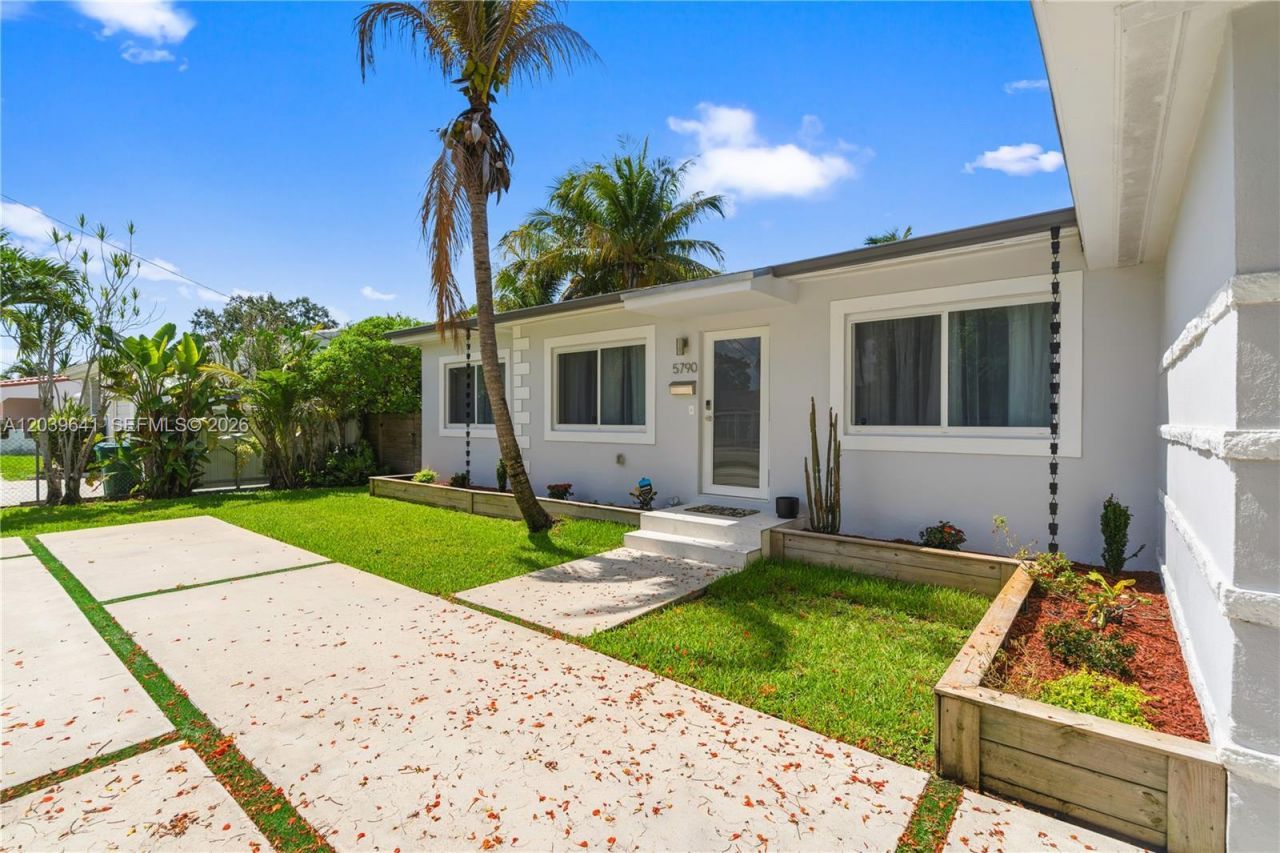 5790 SW 3rd St , Miami, FL 33144 Photo