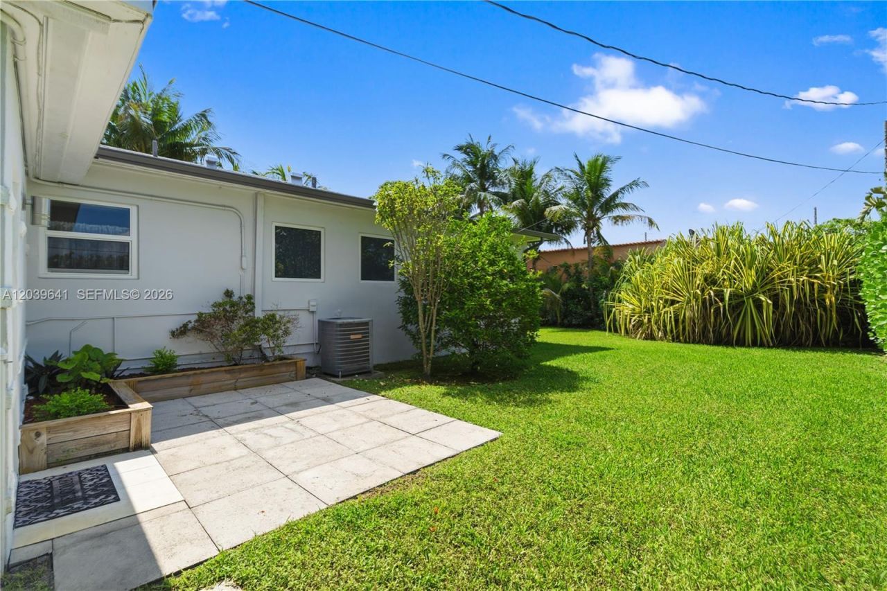 5790 SW 3rd St , Miami, FL 33144 Photo