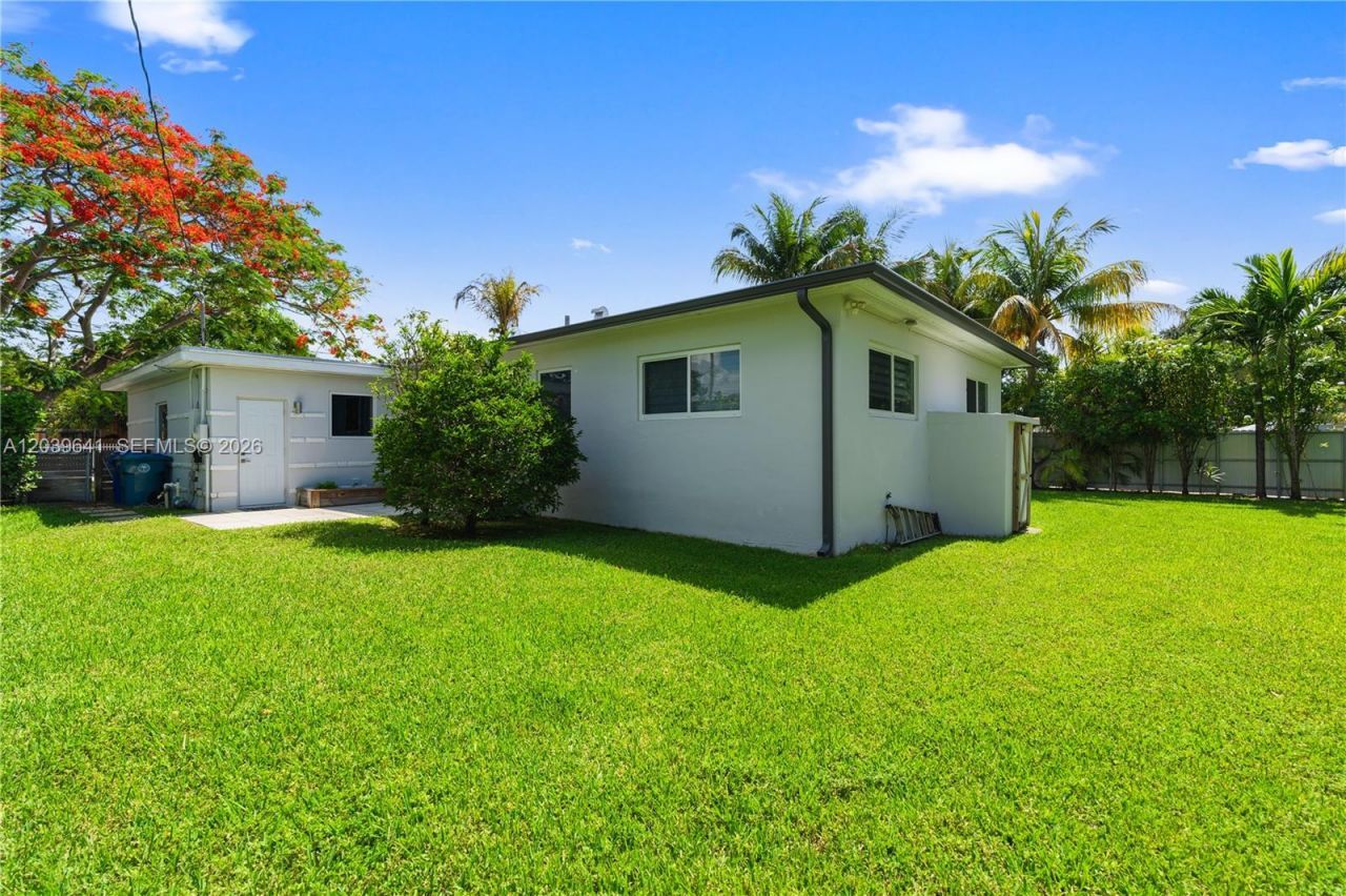 5790 SW 3rd St , Miami, FL 33144 Photo