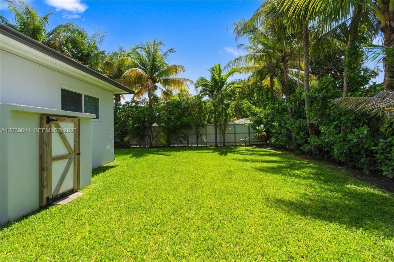 5790 SW 3rd St , Miami, FL 33144 Photo