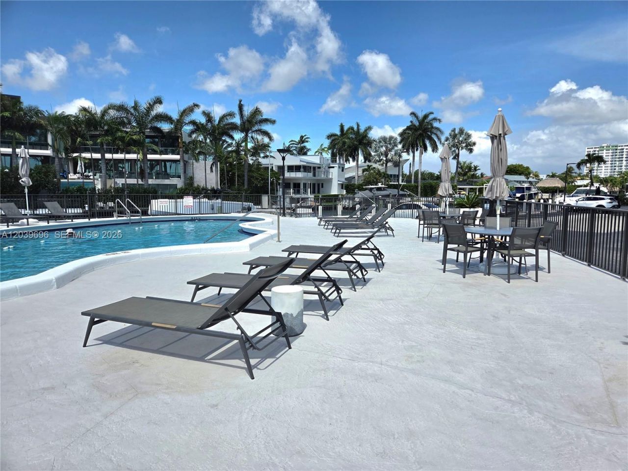 11930 N Bayshore Dr , Unit 910, North Miami, FL 33181 Photo