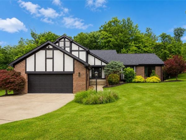407 Hilltop Ln , Washington, PA 15301