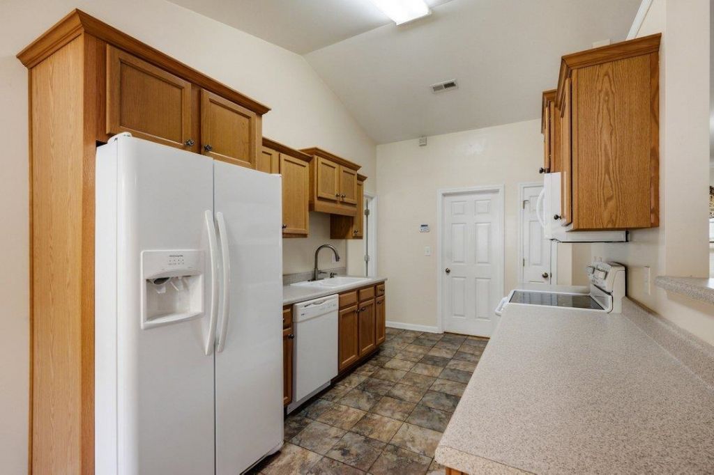 1121 Augustus Dr. Photo 10