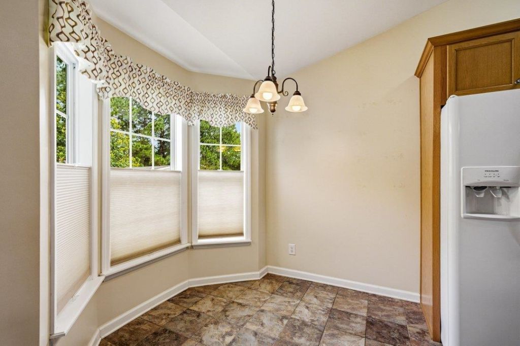 1121 Augustus Dr. Photo 12
