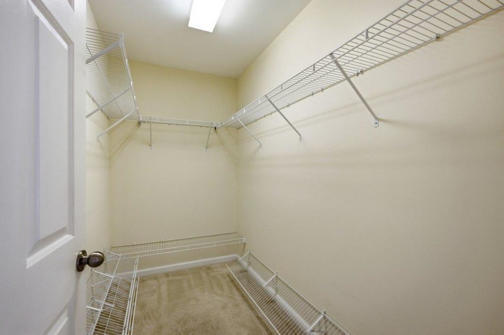 1121 Augustus Dr. Photo 15