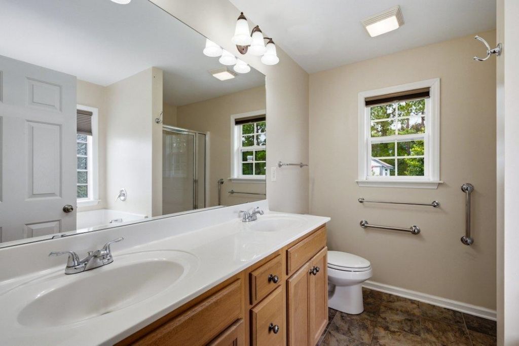 1121 Augustus Dr. Photo 18
