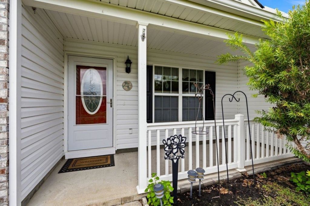 1121 Augustus Dr. Photo 2