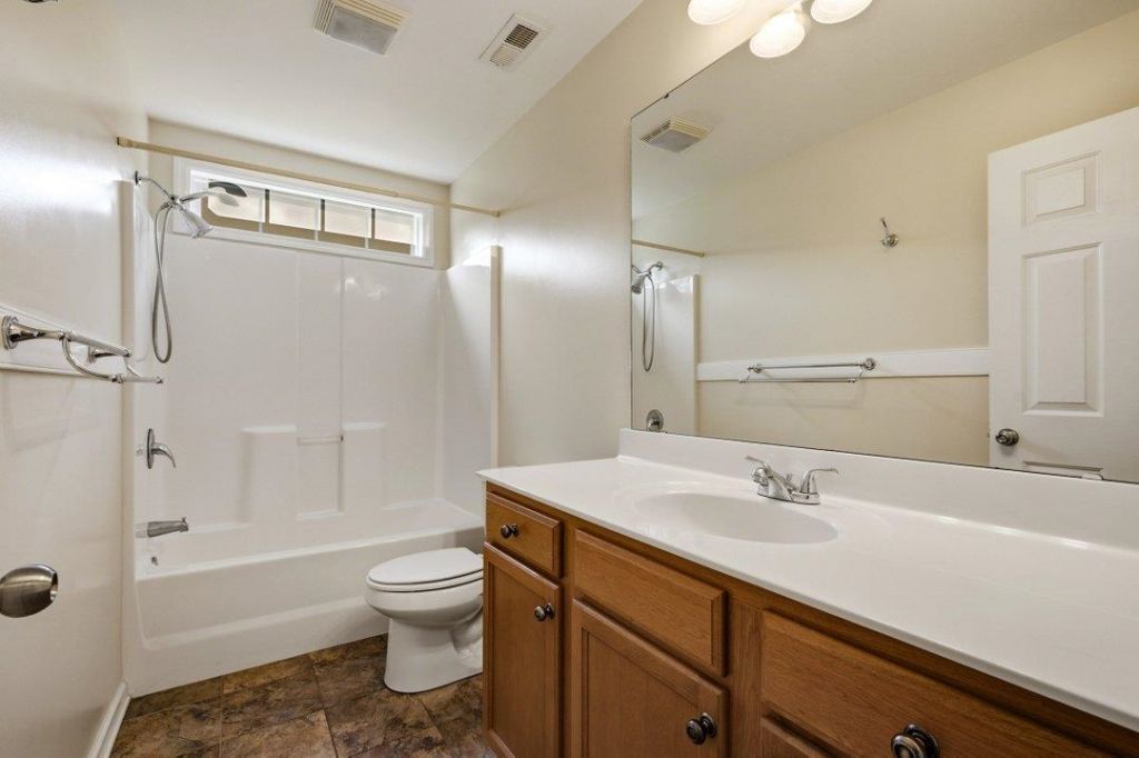 1121 Augustus Dr. Photo 21