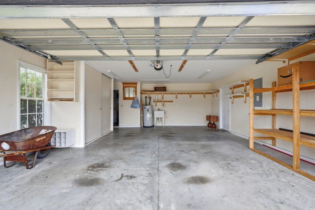 1121 Augustus Dr. Photo 23