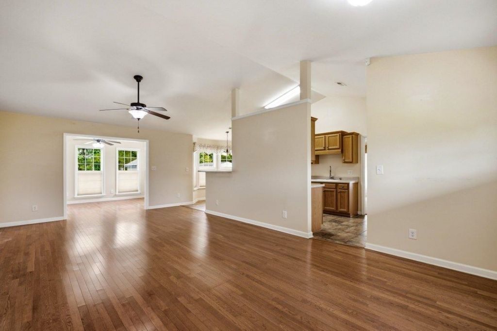1121 Augustus Dr. Photo 4