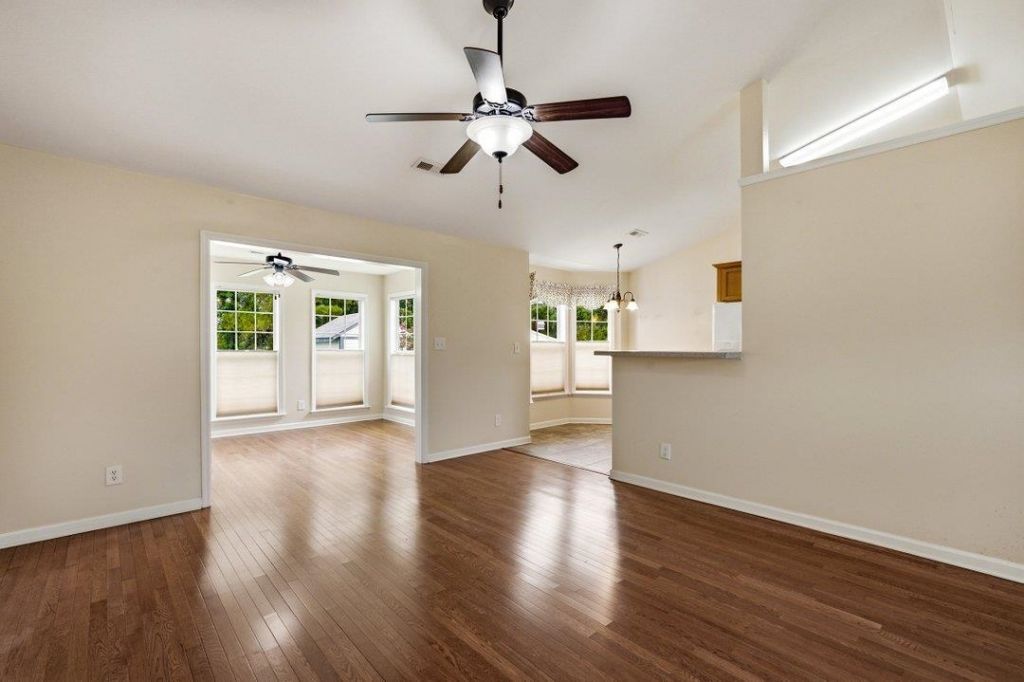 1121 Augustus Dr. Photo 5