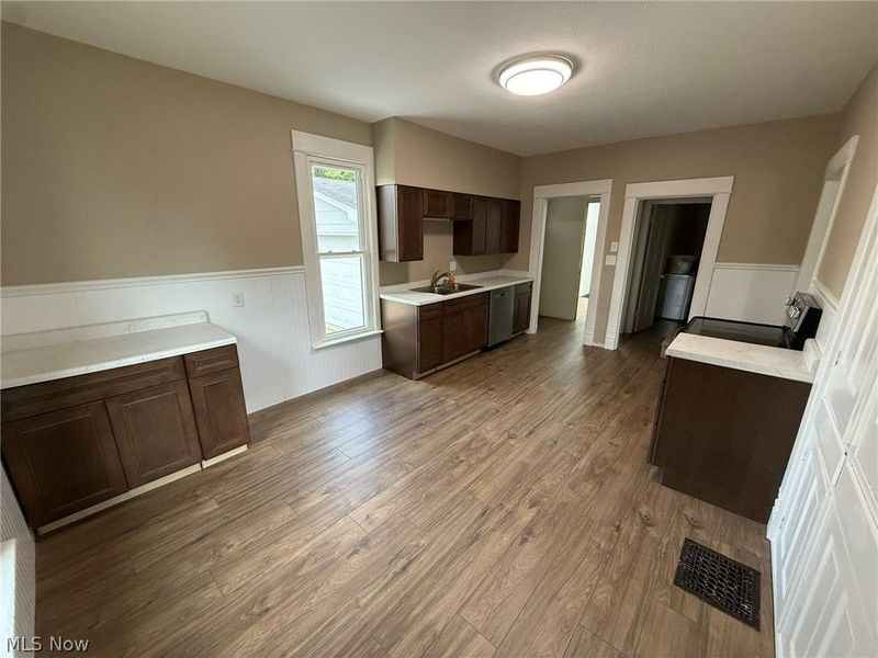 520 E 4th Street, Dover, OH 44622 Photo 4