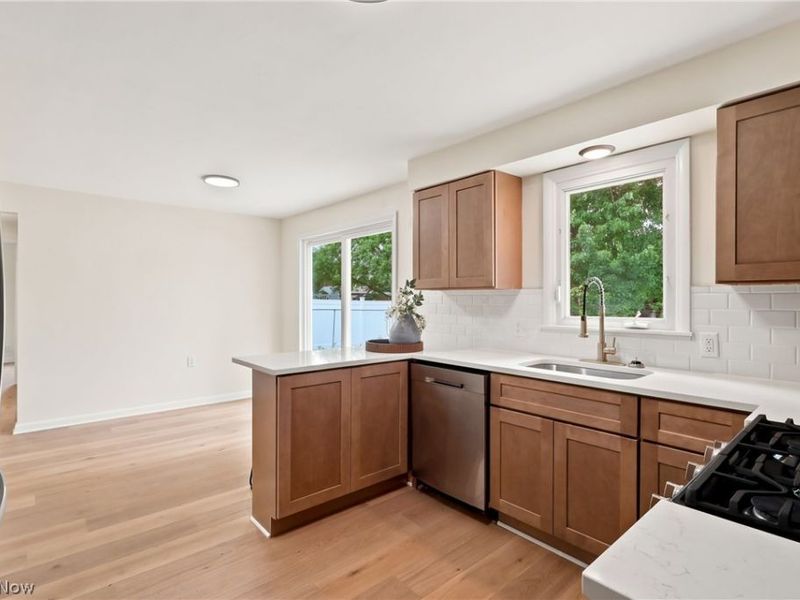 942 Hartford Drive , Elyria, OH 44035 Photo 9