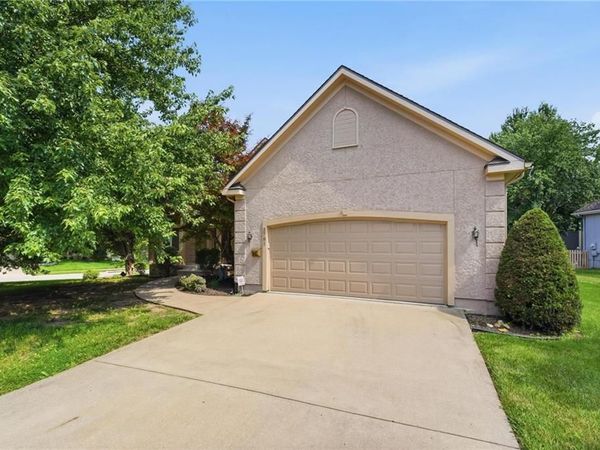 2701 W 137th Place, Leawood, KS 66224