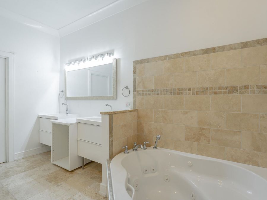 Property Image 136