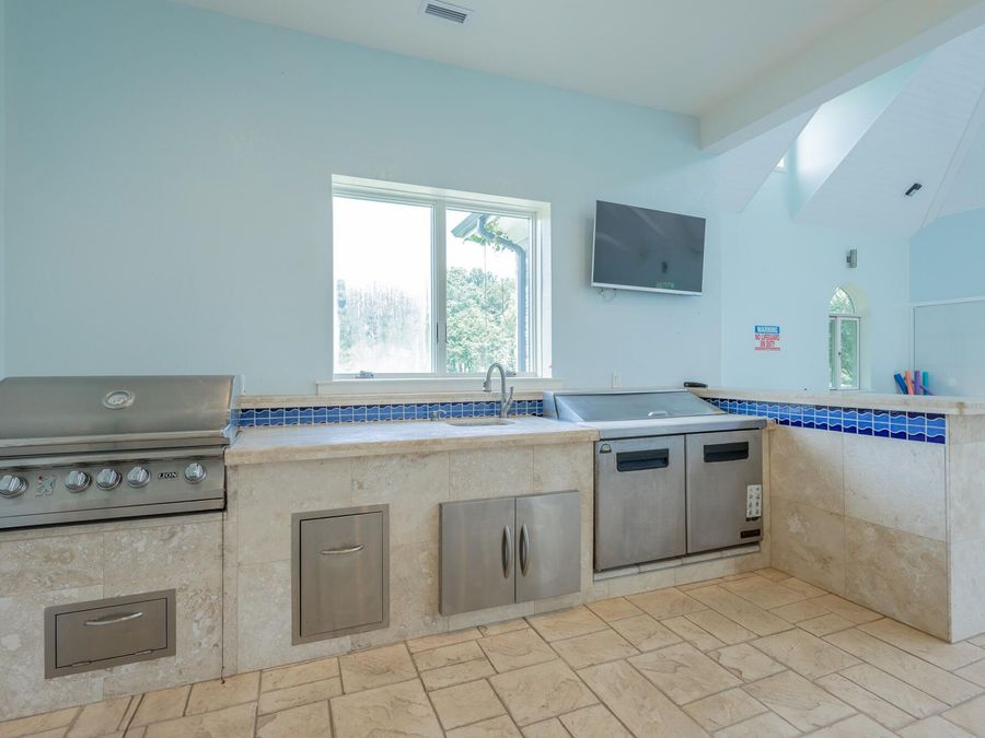 Property Image 100