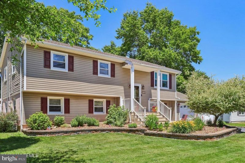114 Outboard Avenue, Manahawkin, NJ 08050 Main Photo