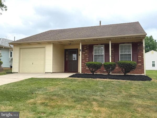 111 CARRIAGE HILL COURT, COLUMBUS, NJ 08022