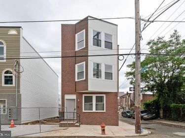 156 W CUMBERLAND STREET, PHILADELPHIA, PA 19133