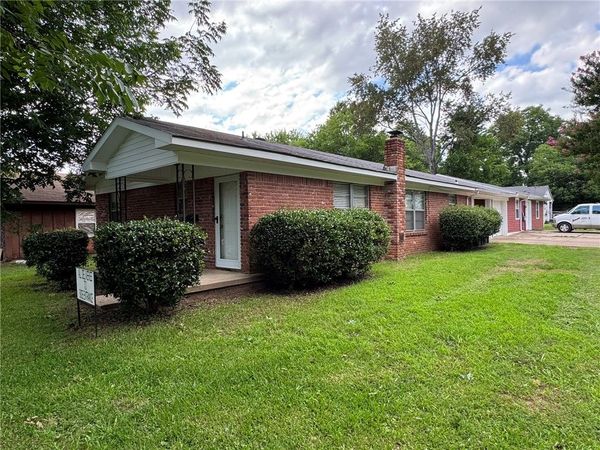 521 E J Street , Russellville, AR 72801