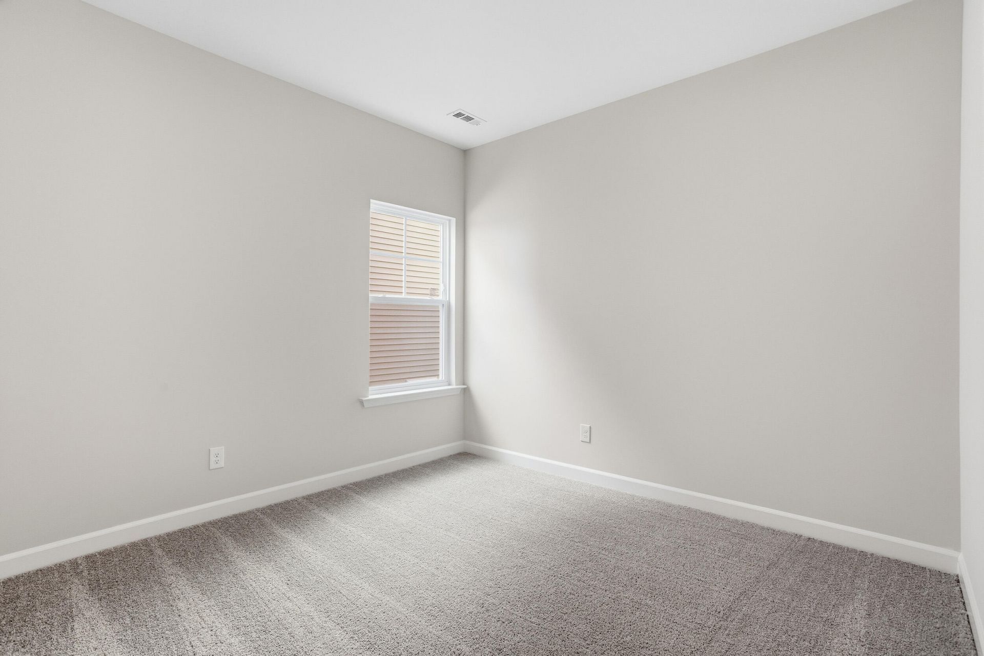 605 Crosswick Street Photo 23
