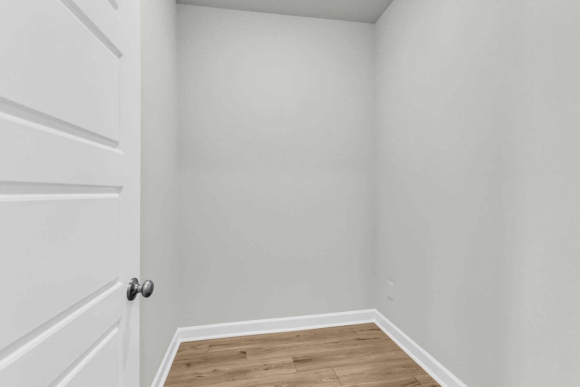605 Crosswick Street Photo 23