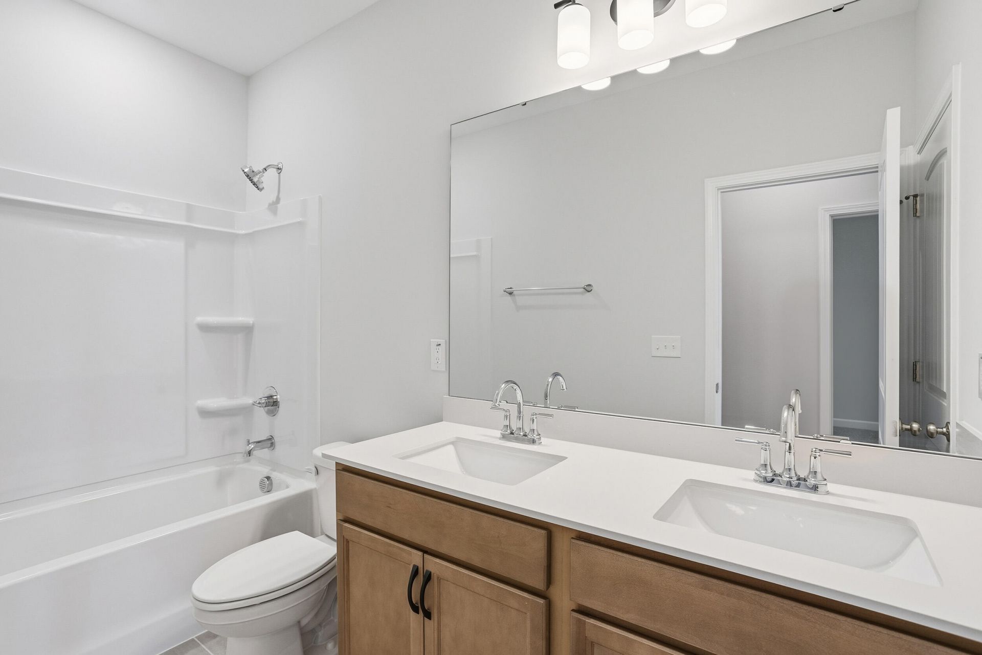 605 Crosswick Street Photo 24