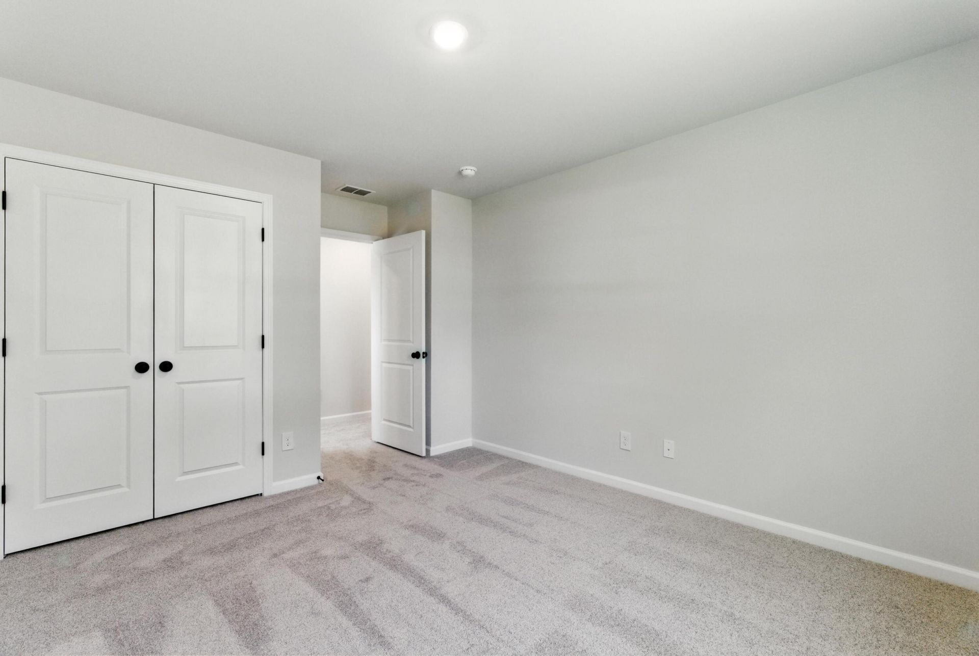 605 Crosswick Street Photo 32