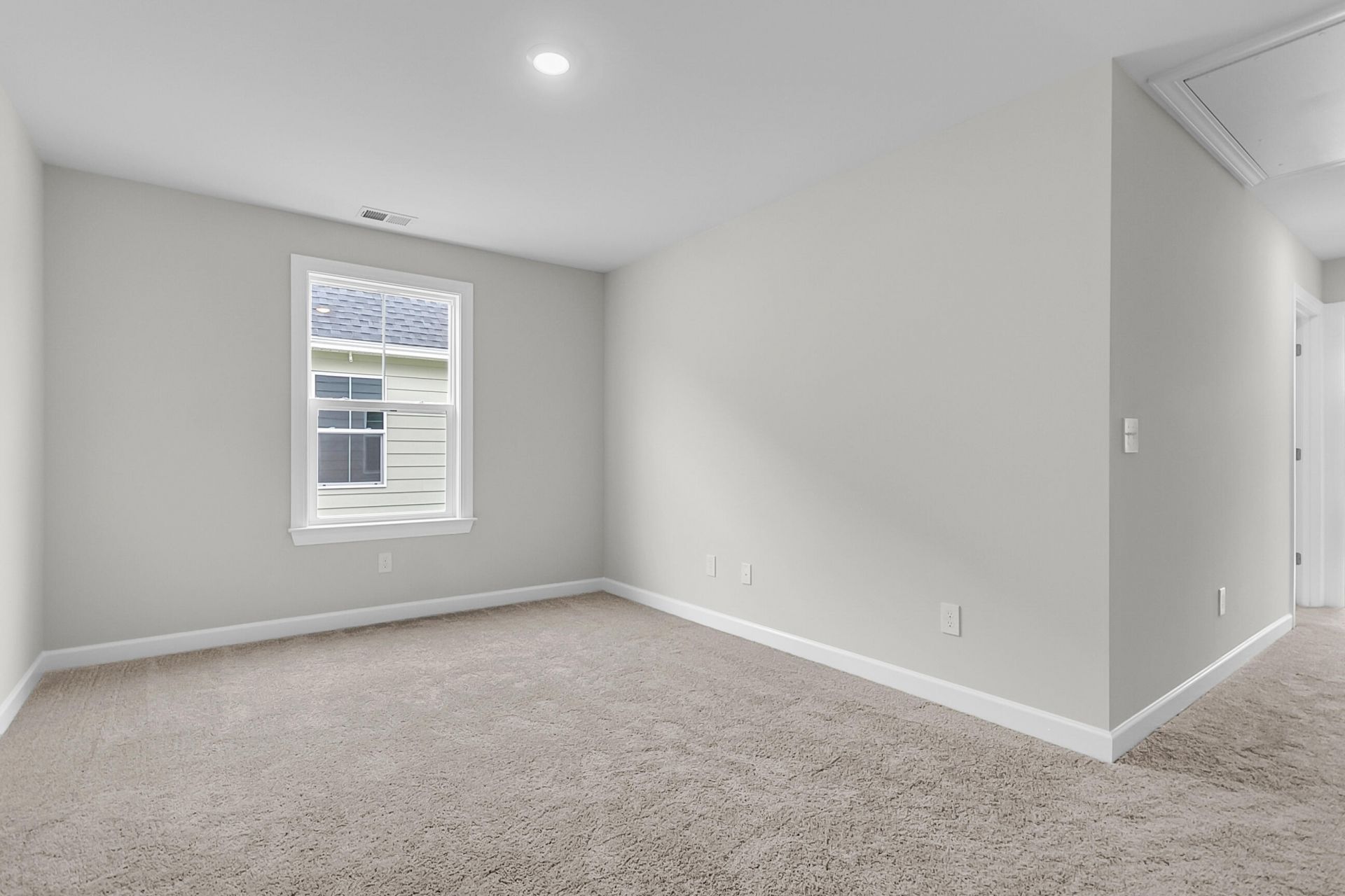 605 Crosswick Street Photo 32