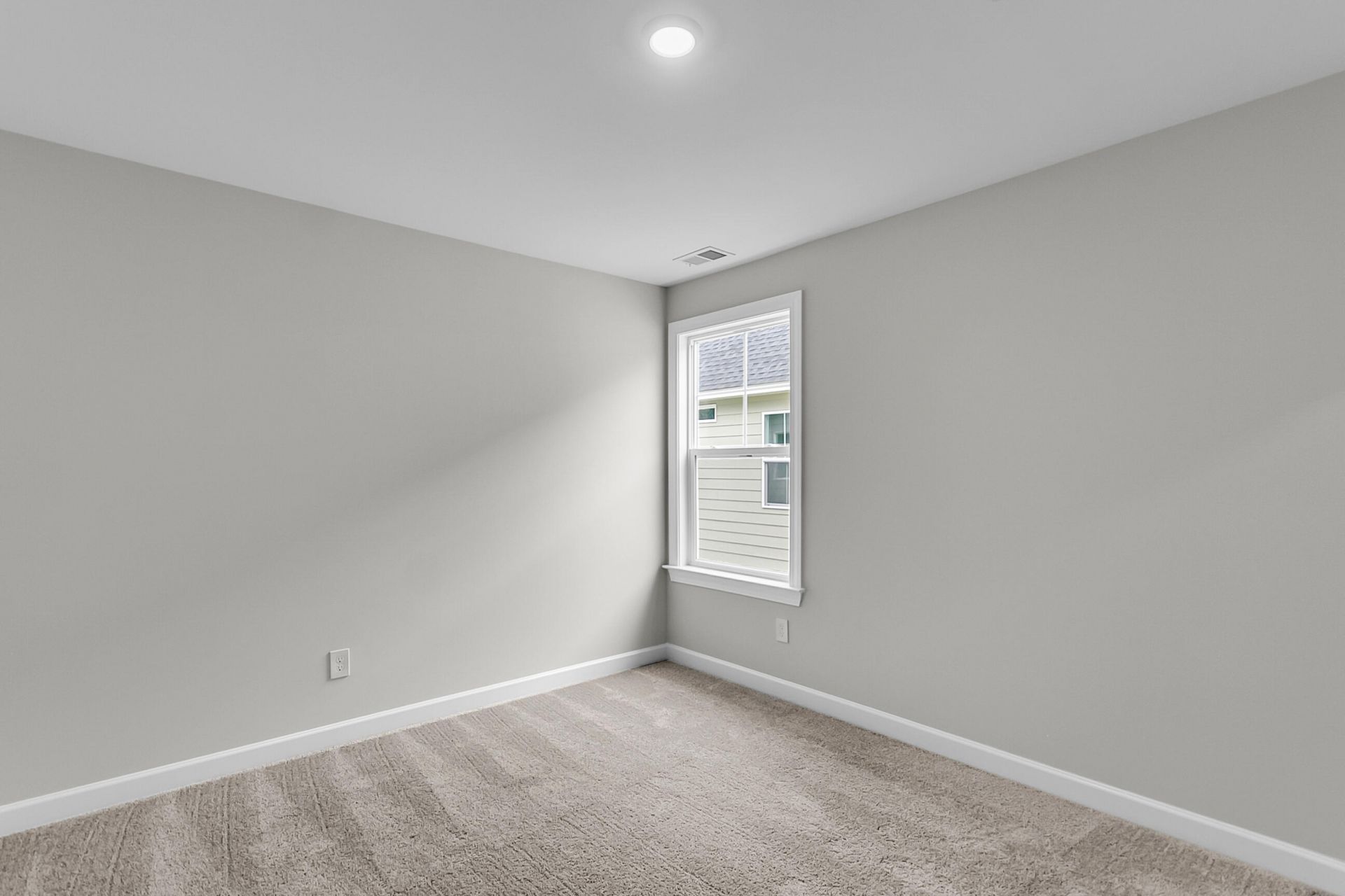 605 Crosswick Street Photo 33