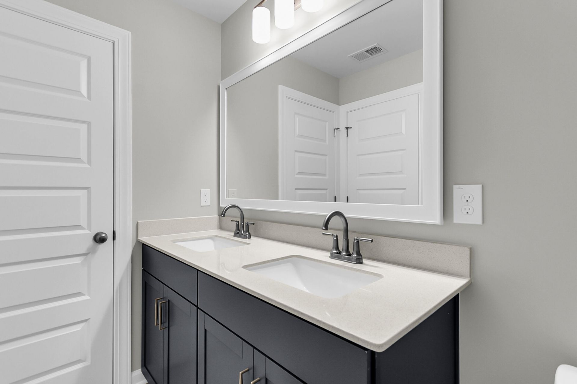 605 Crosswick Street Photo 35