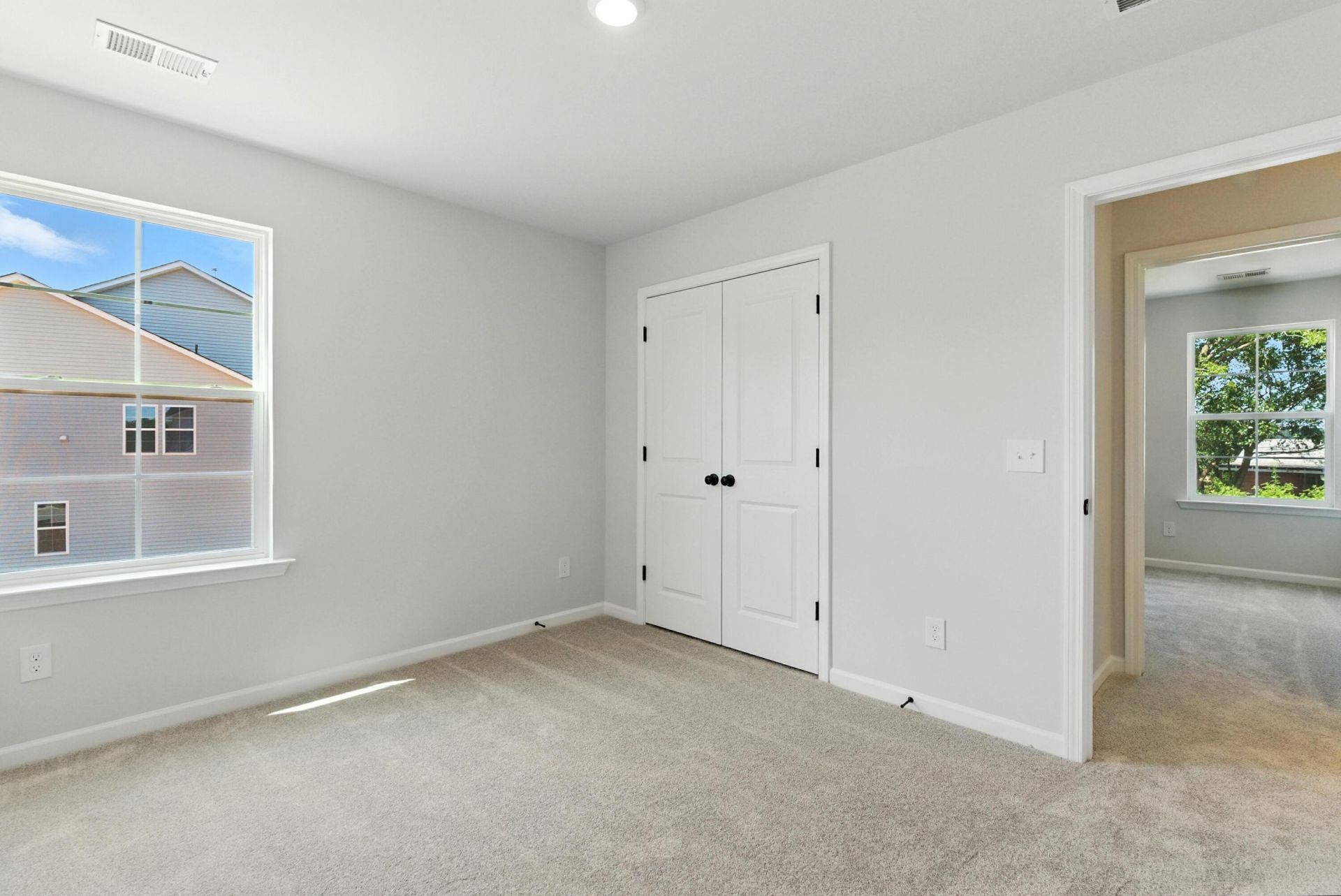 605 Crosswick Street Photo 36