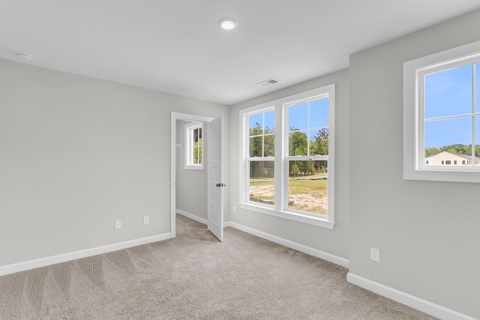 605 Crosswick Street Photo 37