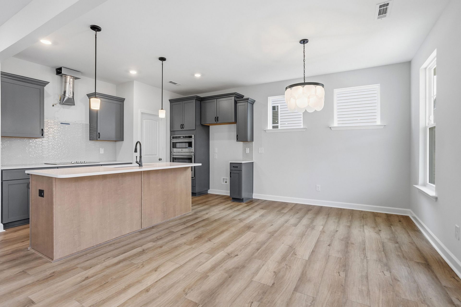 605 Crosswick Street Photo 7