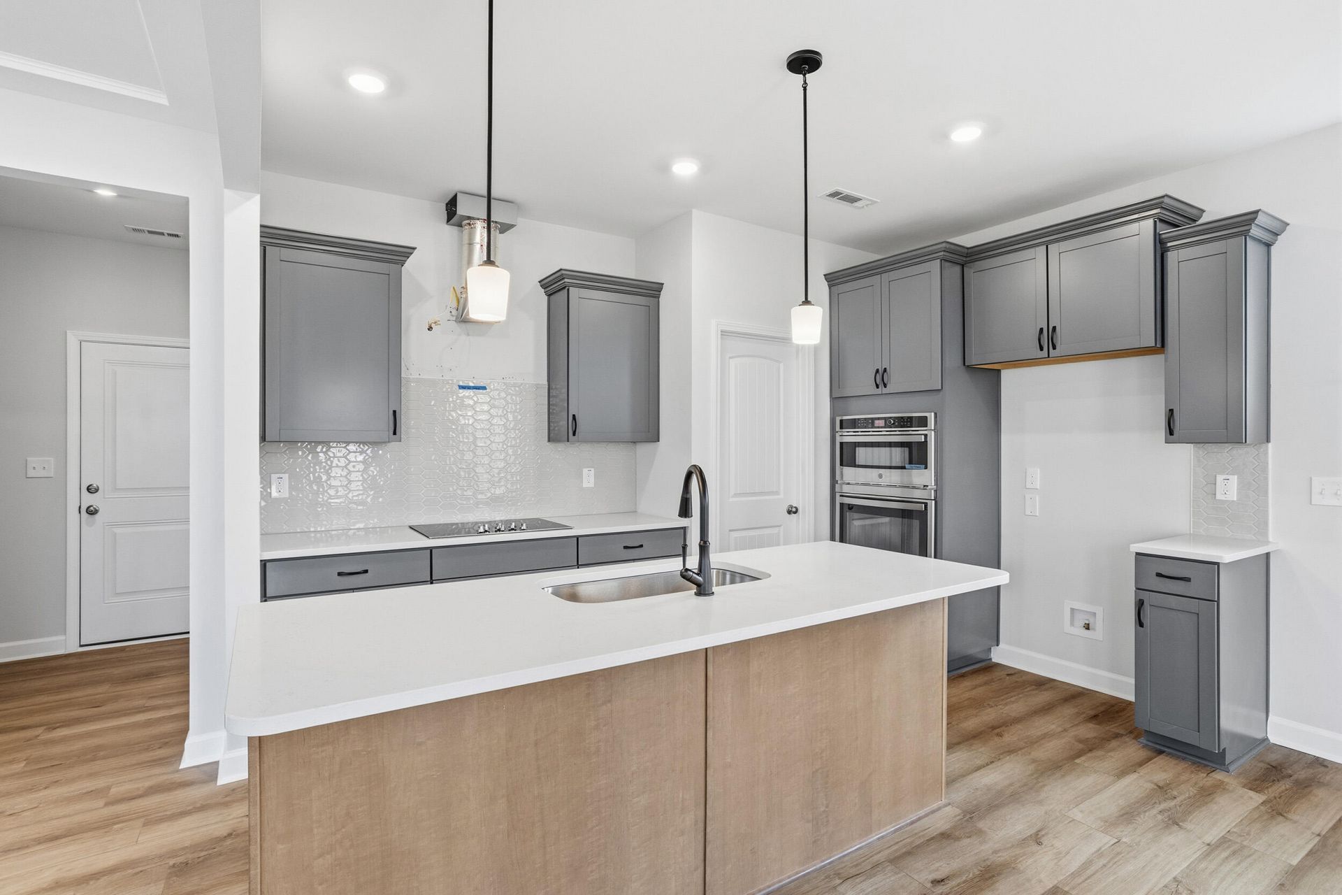 605 Crosswick Street Photo 8