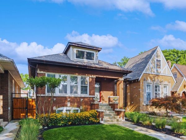 6210 N Moody Avenue, Chicago, IL 60646
