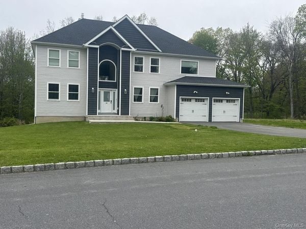 66 Pin Oak Drive, New Windsor, NY 12553