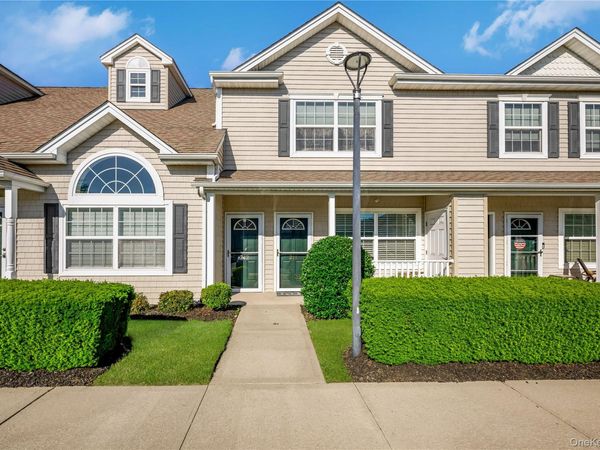 212 Willow Lane , Valley Stream, NY 11580